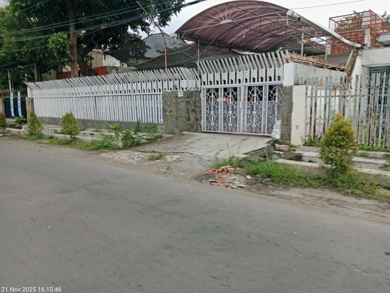 Dijual/Disewakan Rumah Luas dan Nyaman di Dharmahusada Utara Surabaya Timur - Thumbnail 2