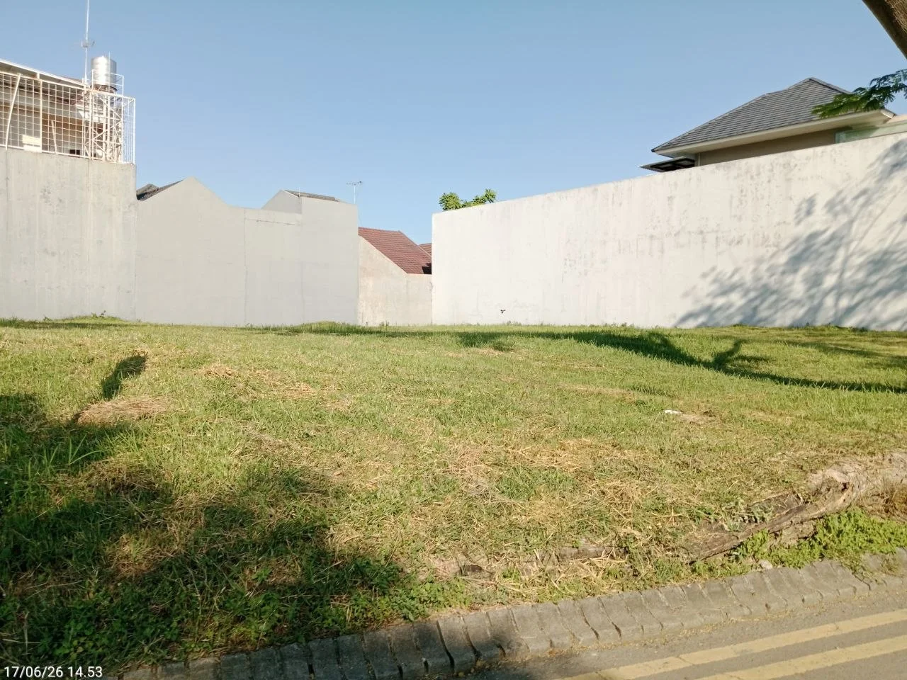 Disewakan 2 Tanah Kavling Jejer Luas Strategis di Raya Villa Taman Telaga Citraland Surabaya Barat - Image 1