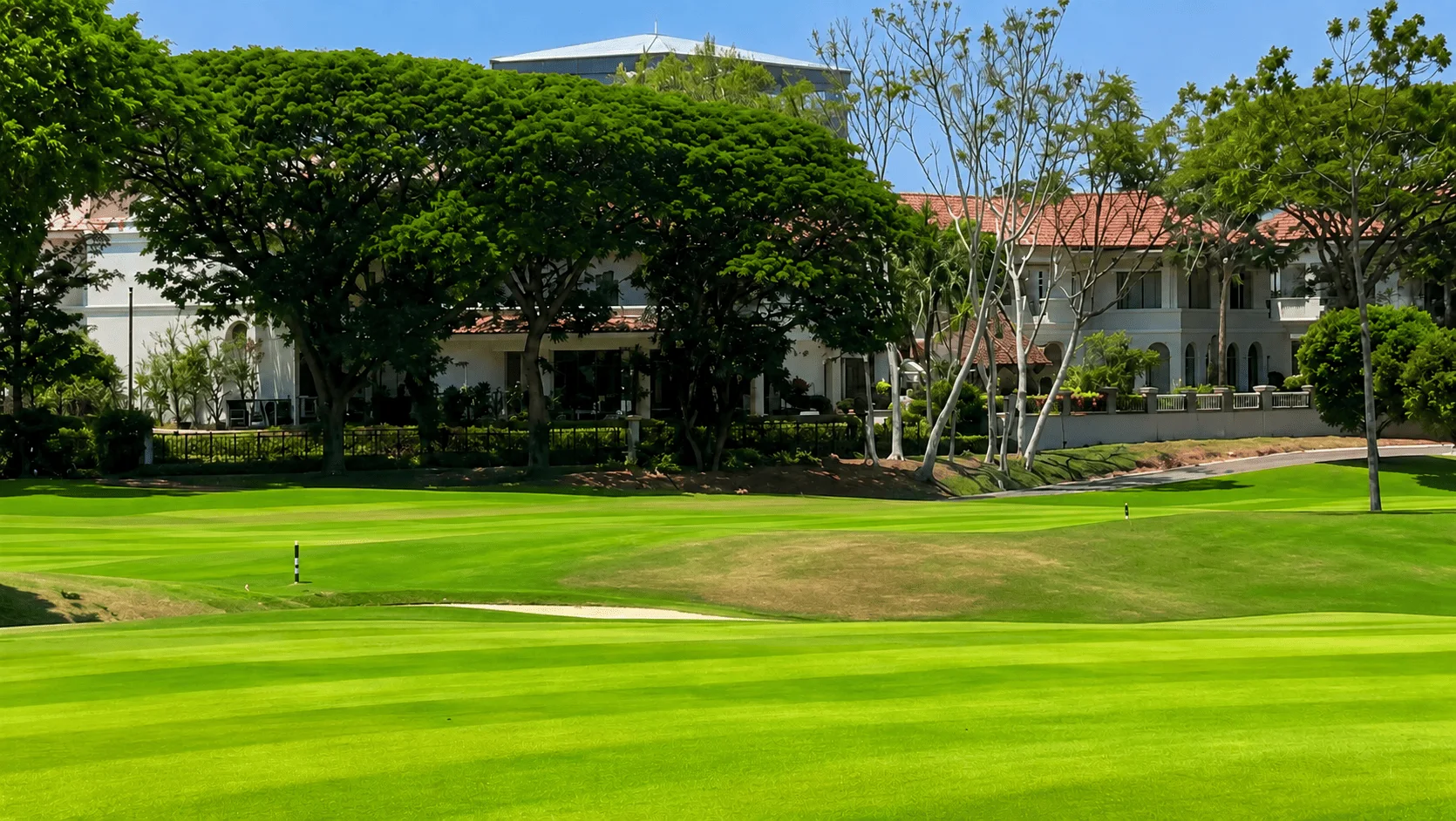Dijual Apartemen Adhiwangsa Siap Huni, Kondominium Golf View Eksklusif di Bukit Darmo Golf Surabaya Barat - Thumbnail 11