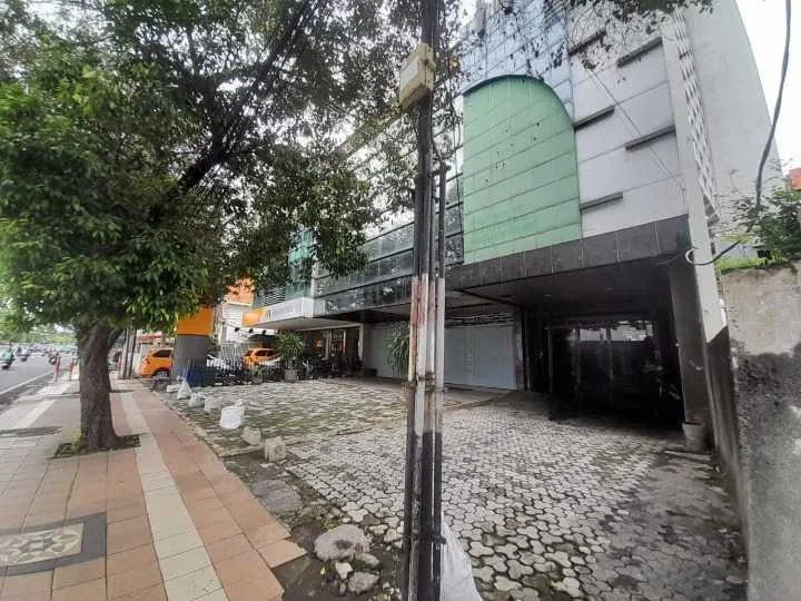 Disewakan Ruko 4 Lantai Strategis Cocok Untuk Usaha di Wilayah Yos Sudarso Surabaya Pusat - Thumbnail 3