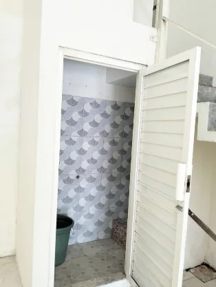 Disewakan Ruko 2 Lantai Strategis di Raya Jelidro Surabaya Barat - Thumbnail 4