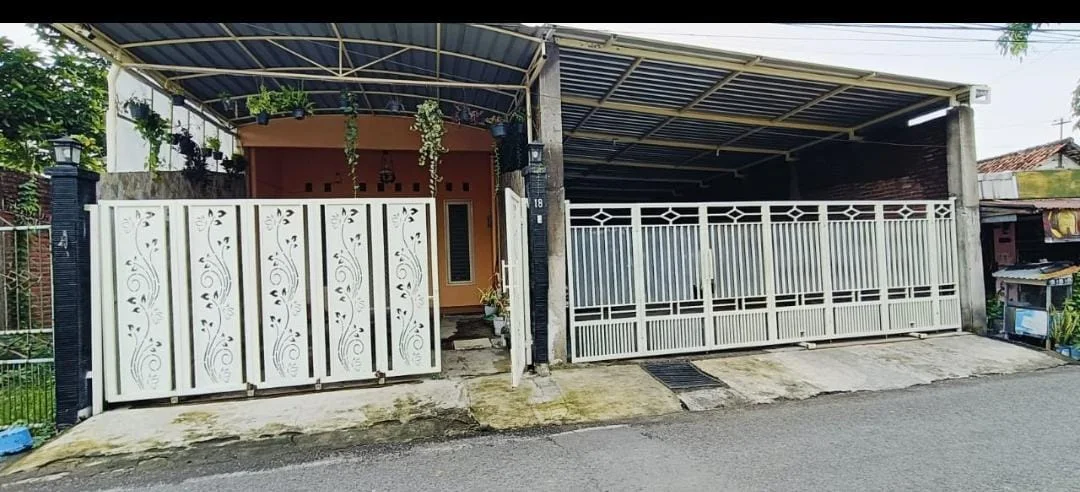 Dijual Rumah 2 Lantai Dengan Lahan Parkir Luas Kawasan Siwalankerto, Surabaya Selatan - Image 1