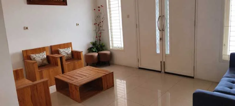 Dijual Rumah 2 Lantai Dengan Lahan Parkir Luas Kawasan Siwalankerto, Surabaya Selatan - Thumbnail 3