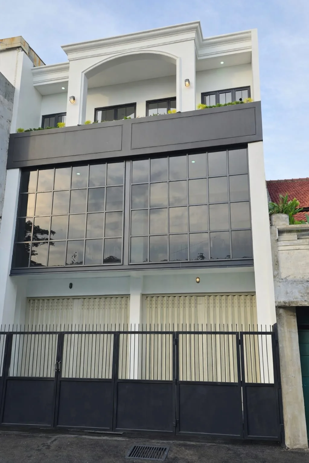 Disewakan 2 Ruko Jejer Strategis di Darmo Baru Surabaya Barat - Image 1