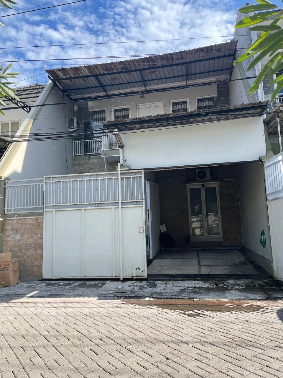 Dijual Rumah 2 Lantai Minimalis Siap Huni di Wilayah Kedinding Tengah Sekolahan Surabaya Utara