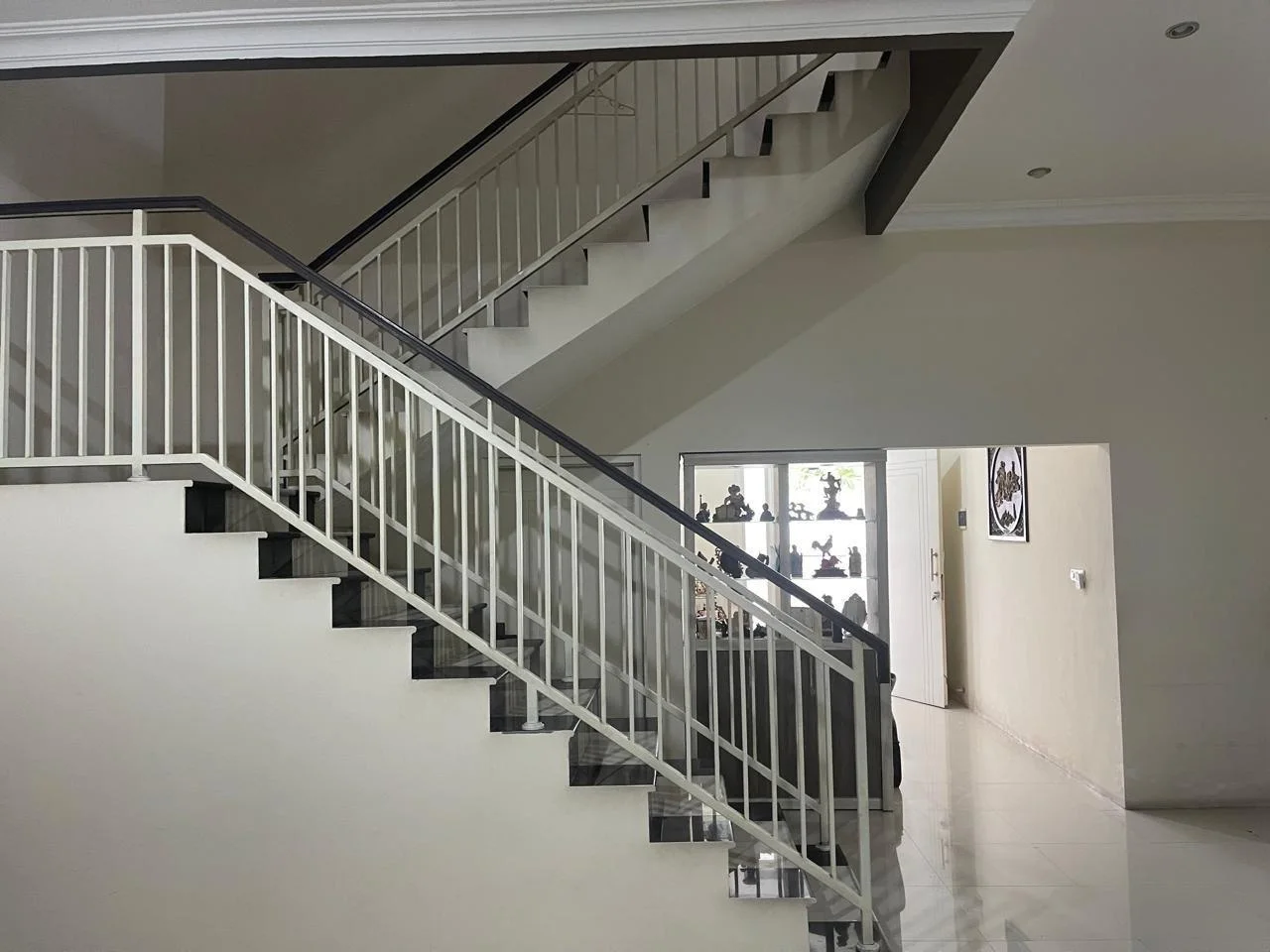 Dijual Rumah 2 Lantai Minimalis Siap Huni di Wilayah Kedinding Tengah Sekolahan Surabaya Utara - Thumbnail 4