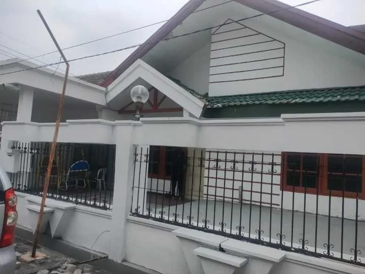 Disewakan Rumah Modern Nyaman Strategis di Babatan Mukti Surabaya Barat - Image 1