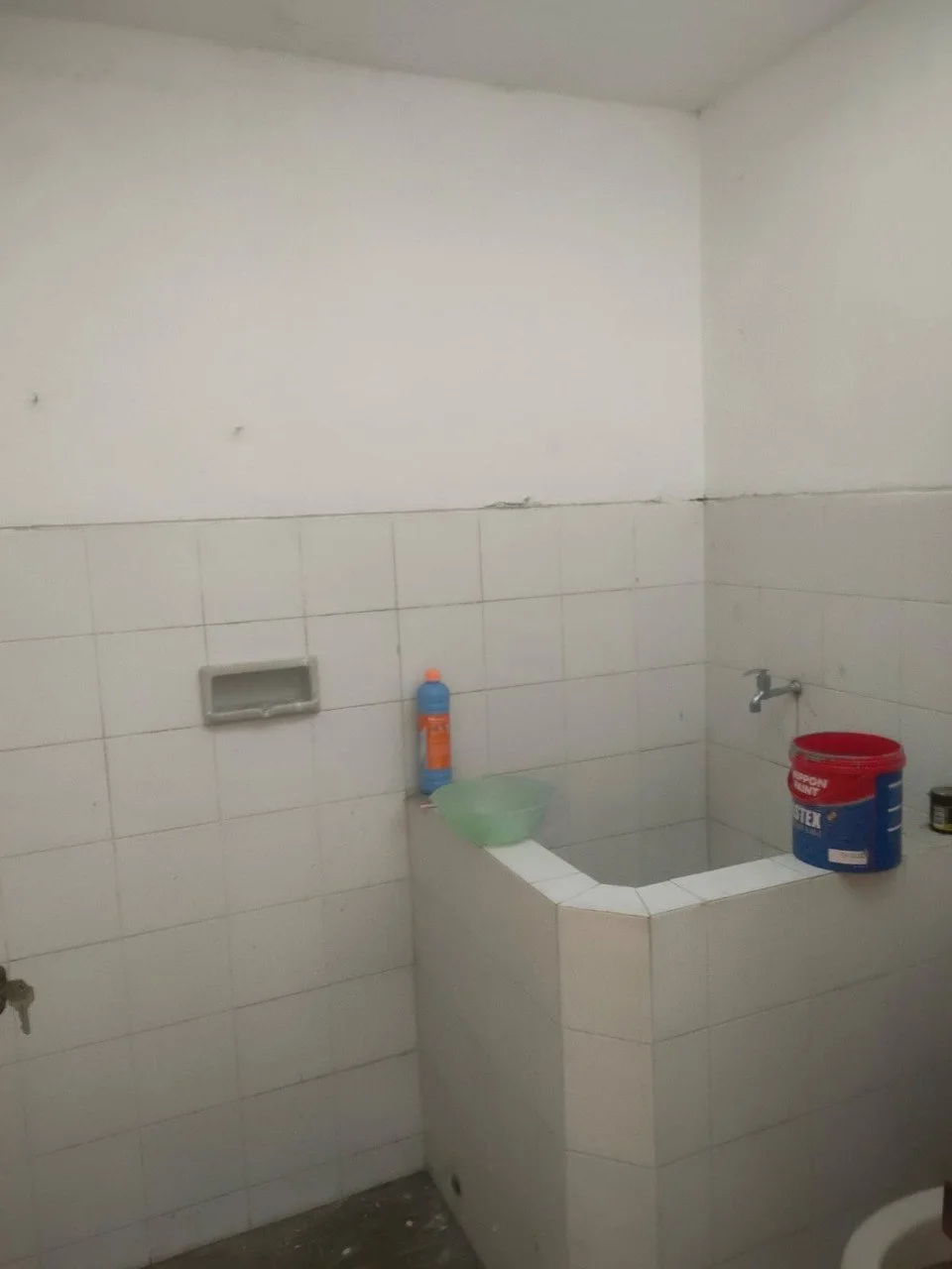 Disewakan Rumah Modern Nyaman Strategis di Babatan Mukti Surabaya Barat - Thumbnail 3