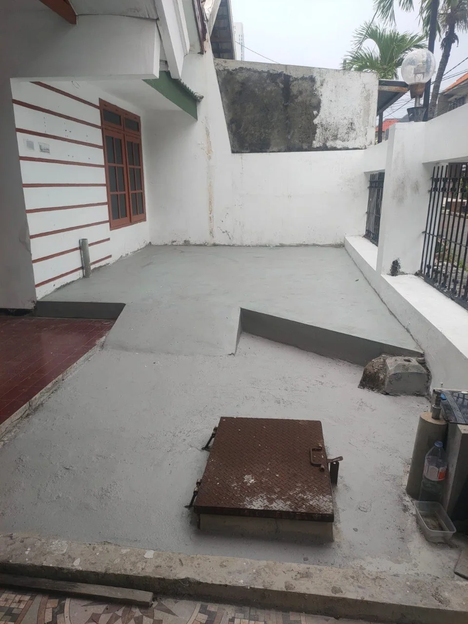 Disewakan Rumah Modern Nyaman Strategis di Babatan Mukti Surabaya Barat - Thumbnail 4