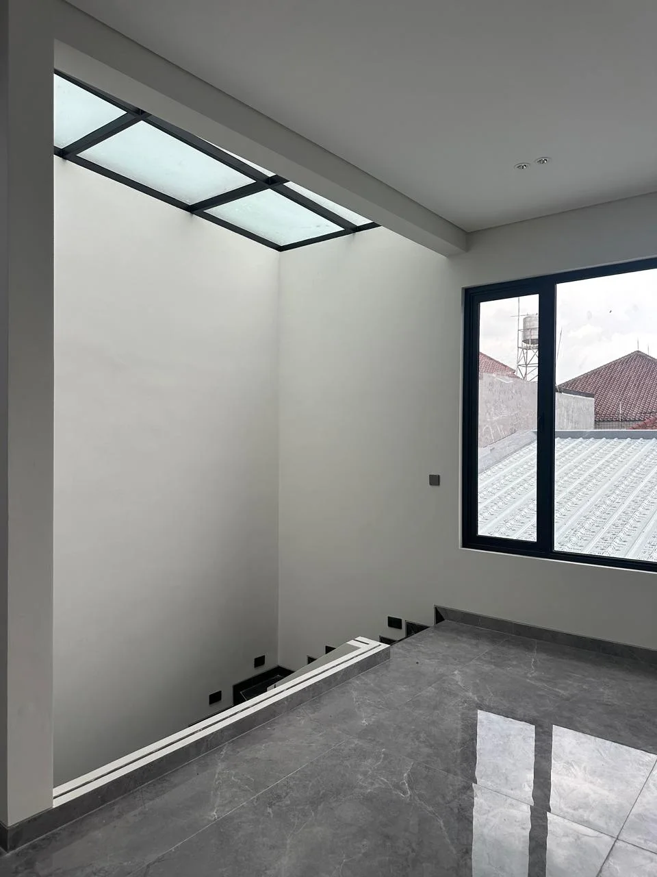Dijual Rumah Baru Gress Modern Minimalis Dharmahusada Mas Surabaya Timur - Thumbnail 5