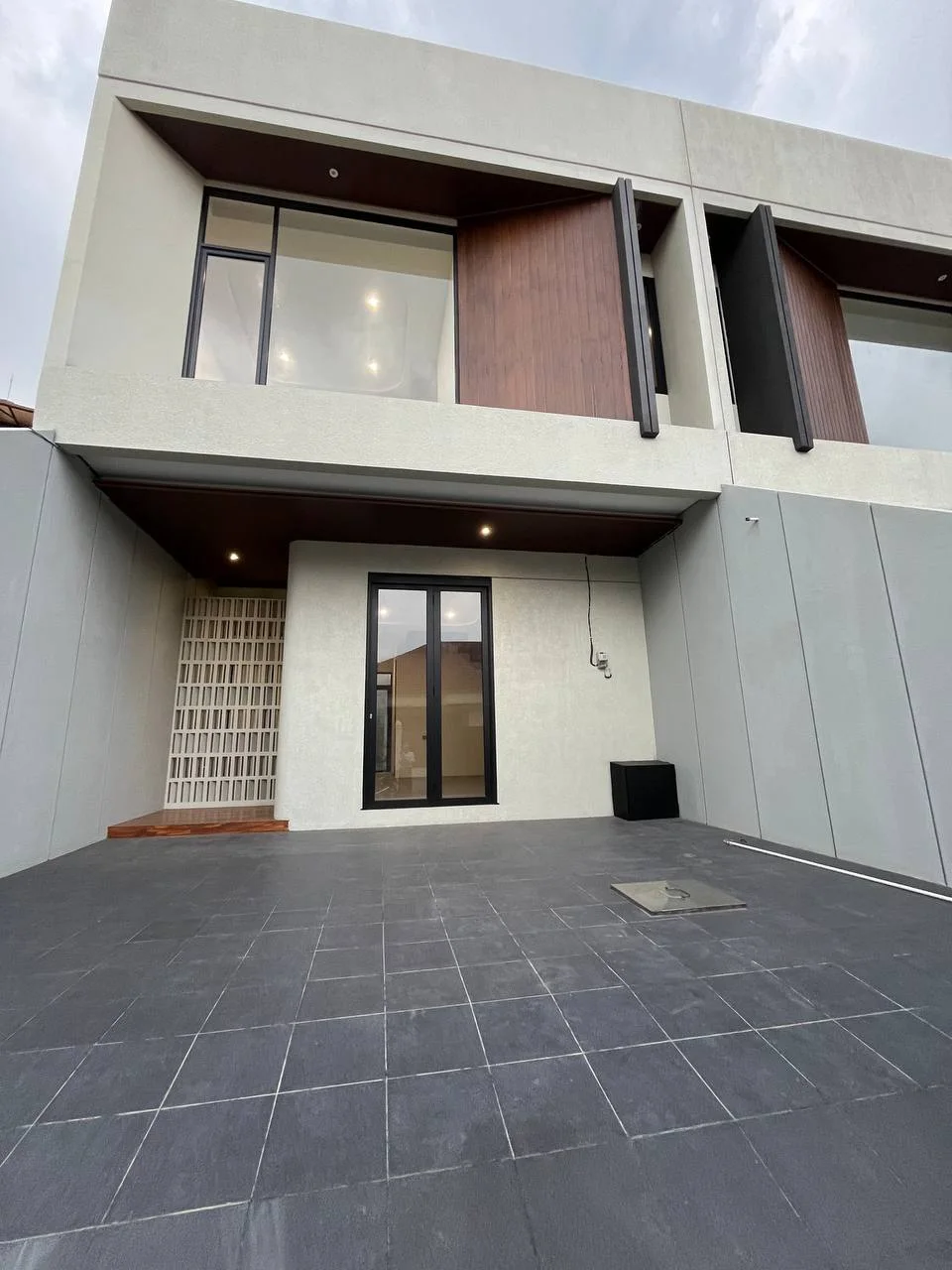 Dijual Rumah Baru Gress Harga Murah Lokasi Strategis di Klampis Semolo Surabaya Timur - Thumbnail 3