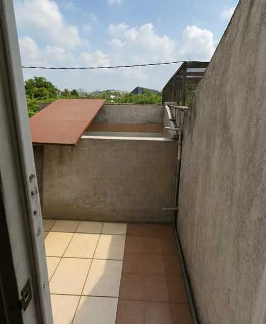 Dijual Rumah Strategis Dekat Alun-alun di Bluru Kidul Sidoarjo - Thumbnail 4