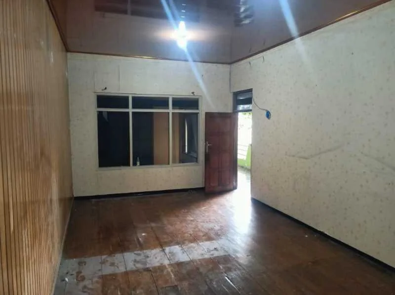 Dijual Rumah Mewah 2 Lantai 6 BR Kawasan Premium Dekat Bandara di Deltasari Indah Waru Sidoarjo - Thumbnail 6