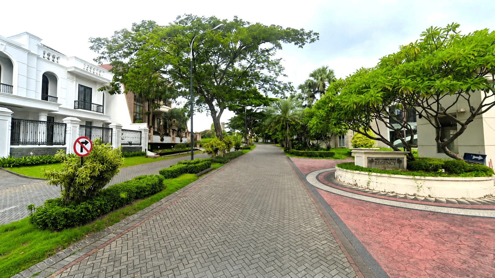DIJUAL Rumah Mewah di Bukit Darmo Golf Regency, Hunian Prestisius di Surabaya Barat - Thumbnail 8
