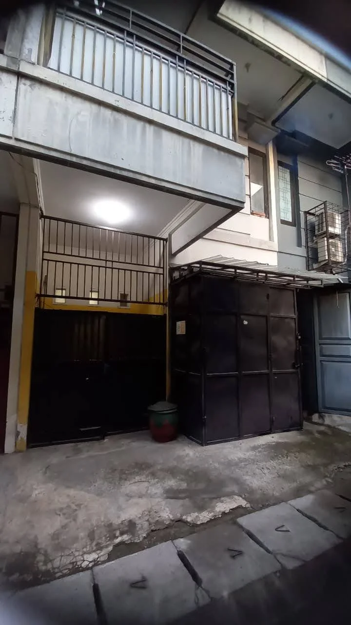 Dijual Rumah Siap Huni Semi Furnish di Kapas Gading Madya, Surabaya Timur