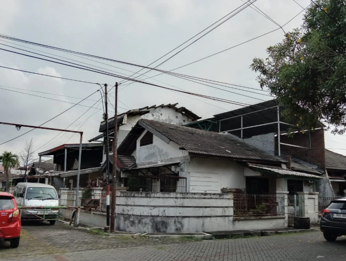 Jual Murah Lelang Rumah Griya Babatan Mukti Lokasi Strategis Surabaya Barat