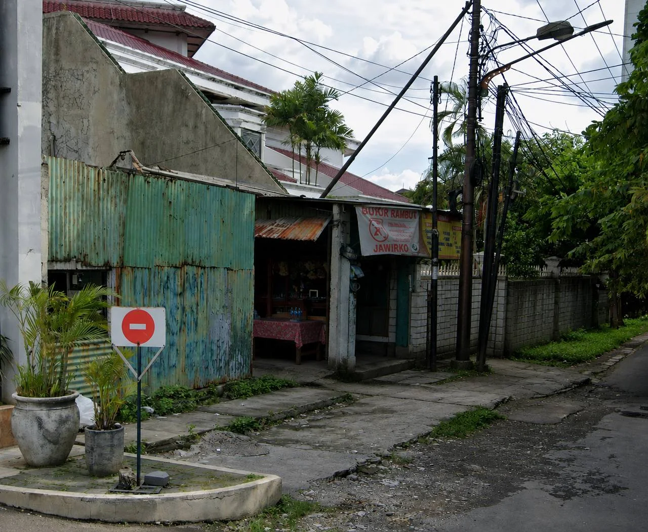 Disewakan Tanah Komersial Area Strategis di Kawasan Ronggolawe Surabaya Pusat - Image 1