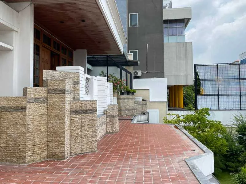 Dijual Rumah Mewah Fasilitas Lengkap Lokasi Prestisius Kawasan Cempaka, Surabaya Pusat - Thumbnail 6