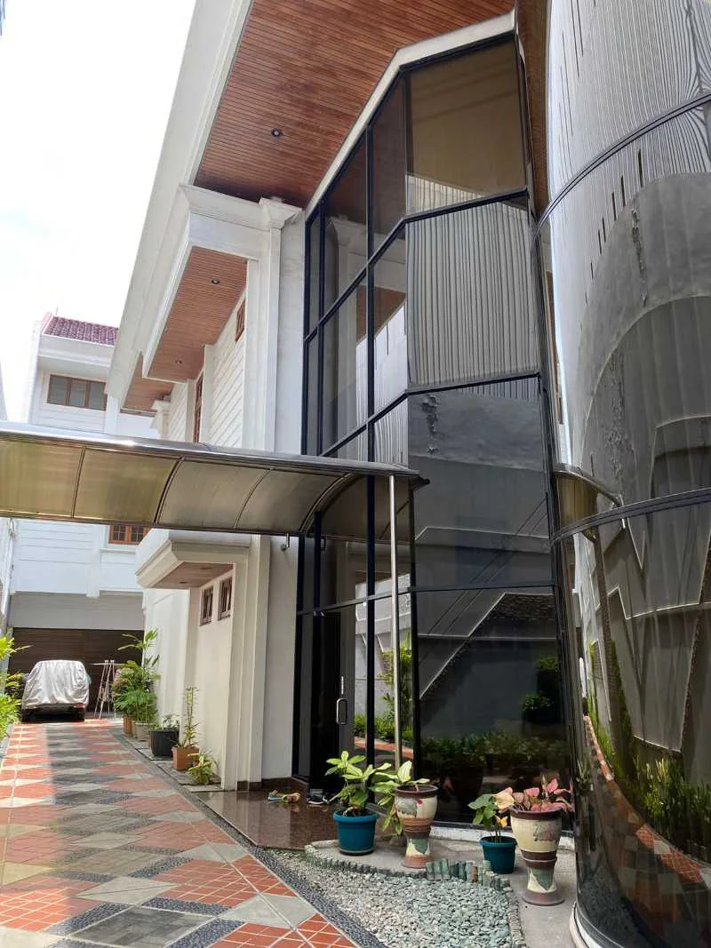 Dijual Rumah Mewah Fasilitas Lengkap Lokasi Prestisius Kawasan Cempaka, Surabaya Pusat - Thumbnail 8