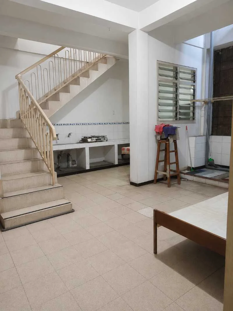 Dijual Rumah 2 Lantai Dekat Tunjungan Plaza di Kedungdoro, Tegalsari, Surabaya Pusat - Thumbnail 2