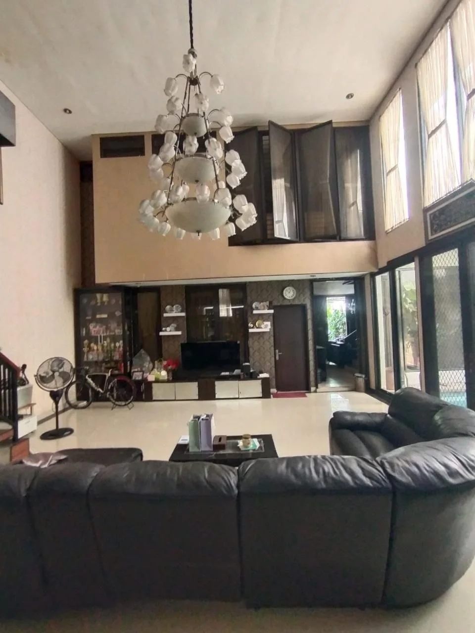Dijual Rumah Hunian Mewah Siap Huni Terawat Premium di Kawasan The Gayungsari Surabaya Selatan - Thumbnail 2