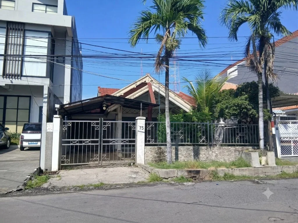 DISEWAKAN Rumah Luas 3 Kamar, Kawasan Premium Diapit HR Muhammad & Mayjen Sungkono – Darmo Permai Selatan, Surabaya Barat