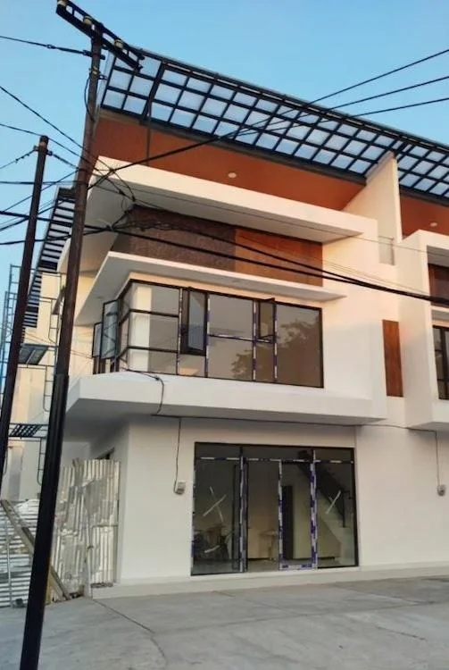 Disewakan Ruko Hook 3 Lantai Full AC di Kertajaya Indah Tengah, Mulyorejo, Surabaya Timur - Image 1