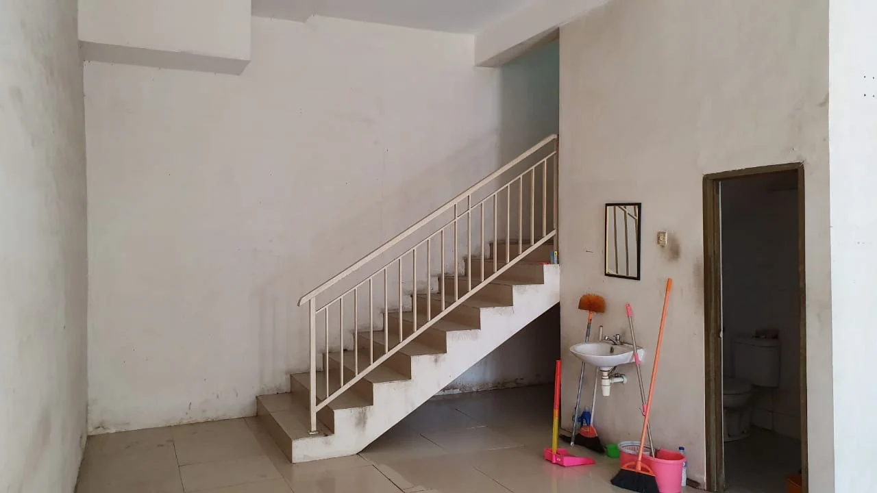 Dijual Ruko 3,5 Lantai Depan Apartemen ATRIVM & Alam Galaxy di Kuwukan, Lakarsantri, Surabaya Barat - Thumbnail 3