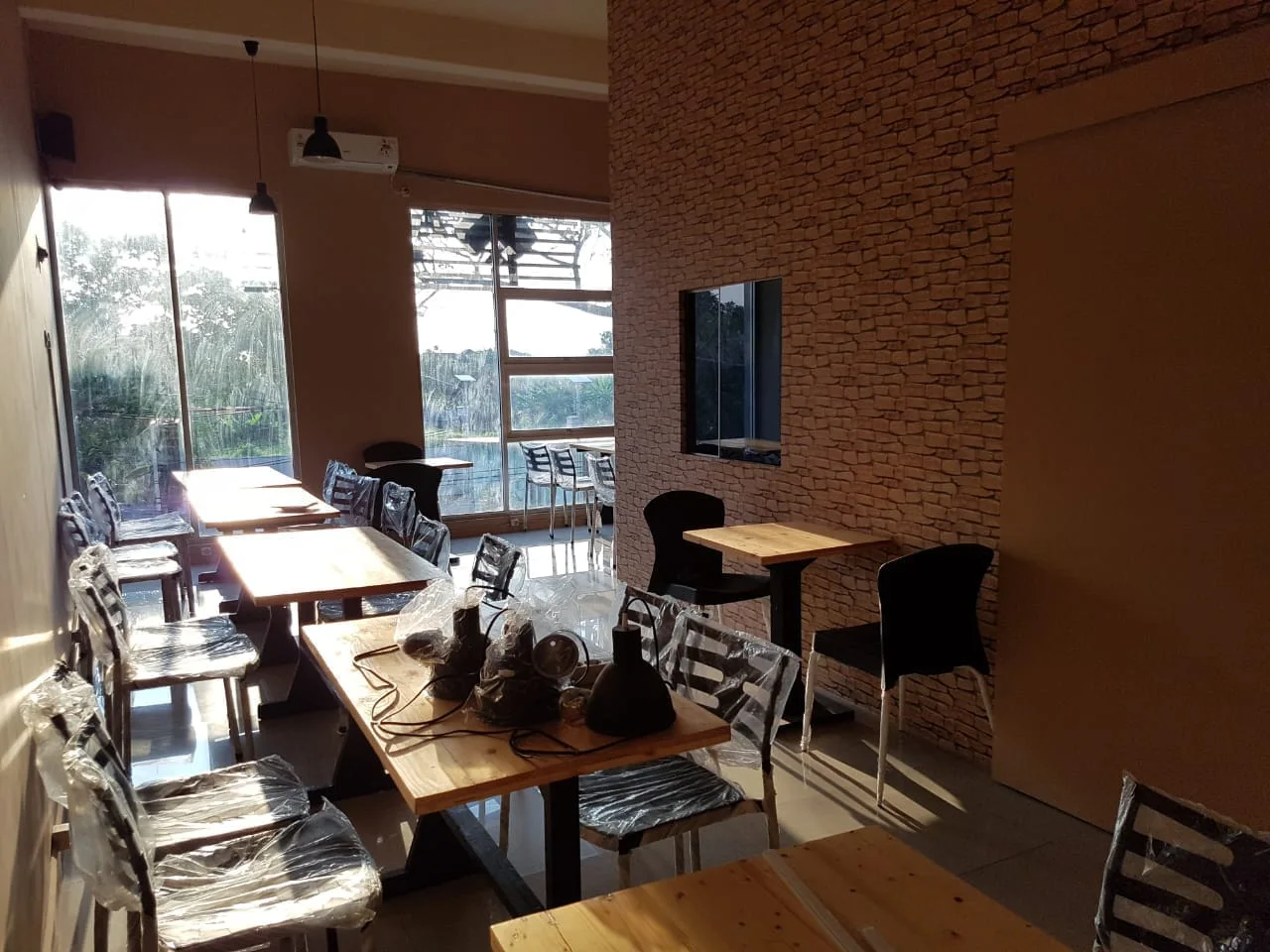 Dijual Ruko 3,5 Lantai + Interior Cafe Seberang Proyek Apartemen ATRIVM di Kuwukan, Lakarsantri, Surabaya Barat - Thumbnail 2