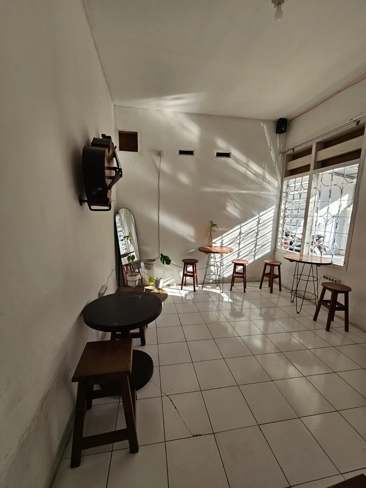 Rumah Usaha Disewakan di Rungkut Asri Surabaya Timur - Image 1