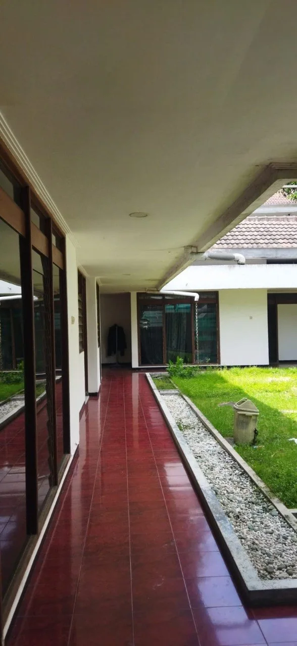 Disewakan Rumah Luas Siap Huni di Wilayah Dharmahusada Indah Surabaya Timur - Thumbnail 2