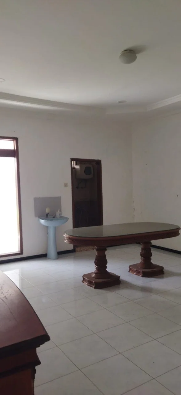 Disewakan Rumah Luas Siap Huni di Wilayah Dharmahusada Indah Surabaya Timur - Thumbnail 4