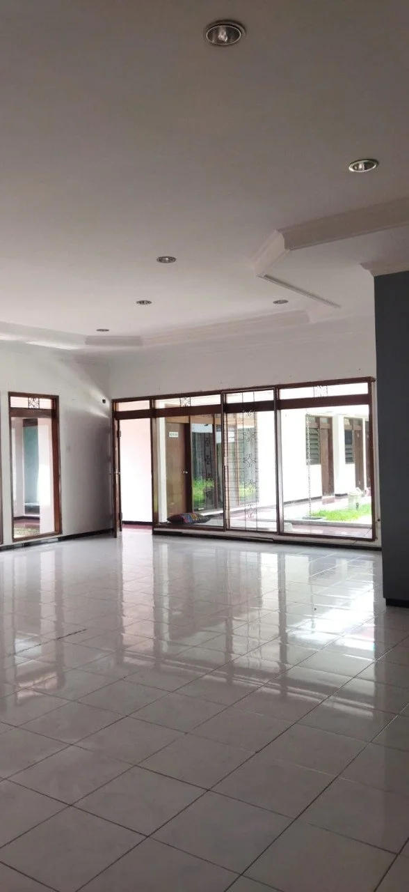 Disewakan Rumah Luas Siap Huni di Wilayah Dharmahusada Indah Surabaya Timur - Thumbnail 5