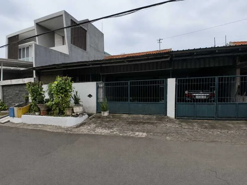 Dijual Rumah Furnished Kawasan Strategis Dekat Raya A. Yani di Jemur Andayani, Wonocolo, Surabaya Selatan - Image 1