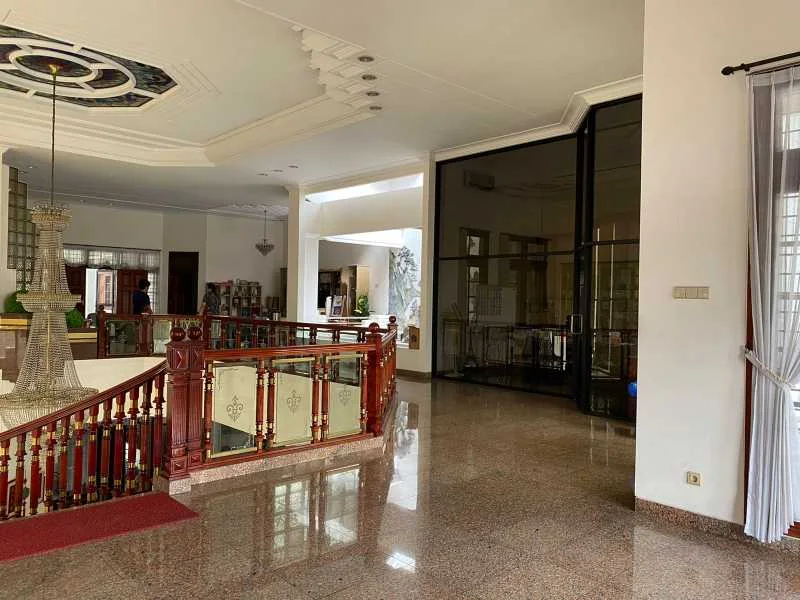 Dijual Rumah Lokasi Prestisius Strategis Mewah di Kawasan Cempaka Surabaya Pusat - Thumbnail 4