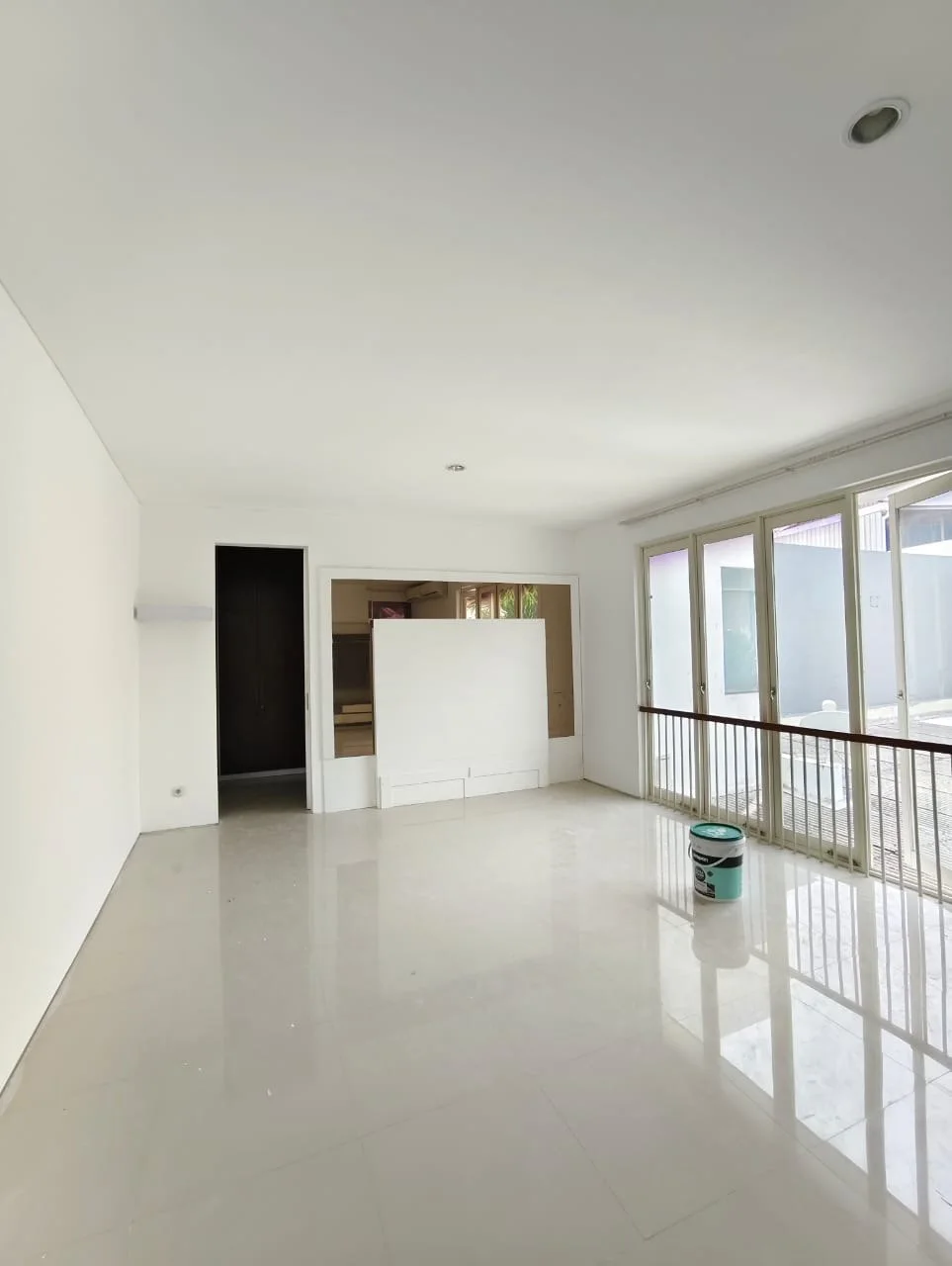 Dijual Rumah Mewah Lokasi Premium Siap Huni Royal Park Surabaya Barat - Thumbnail 3