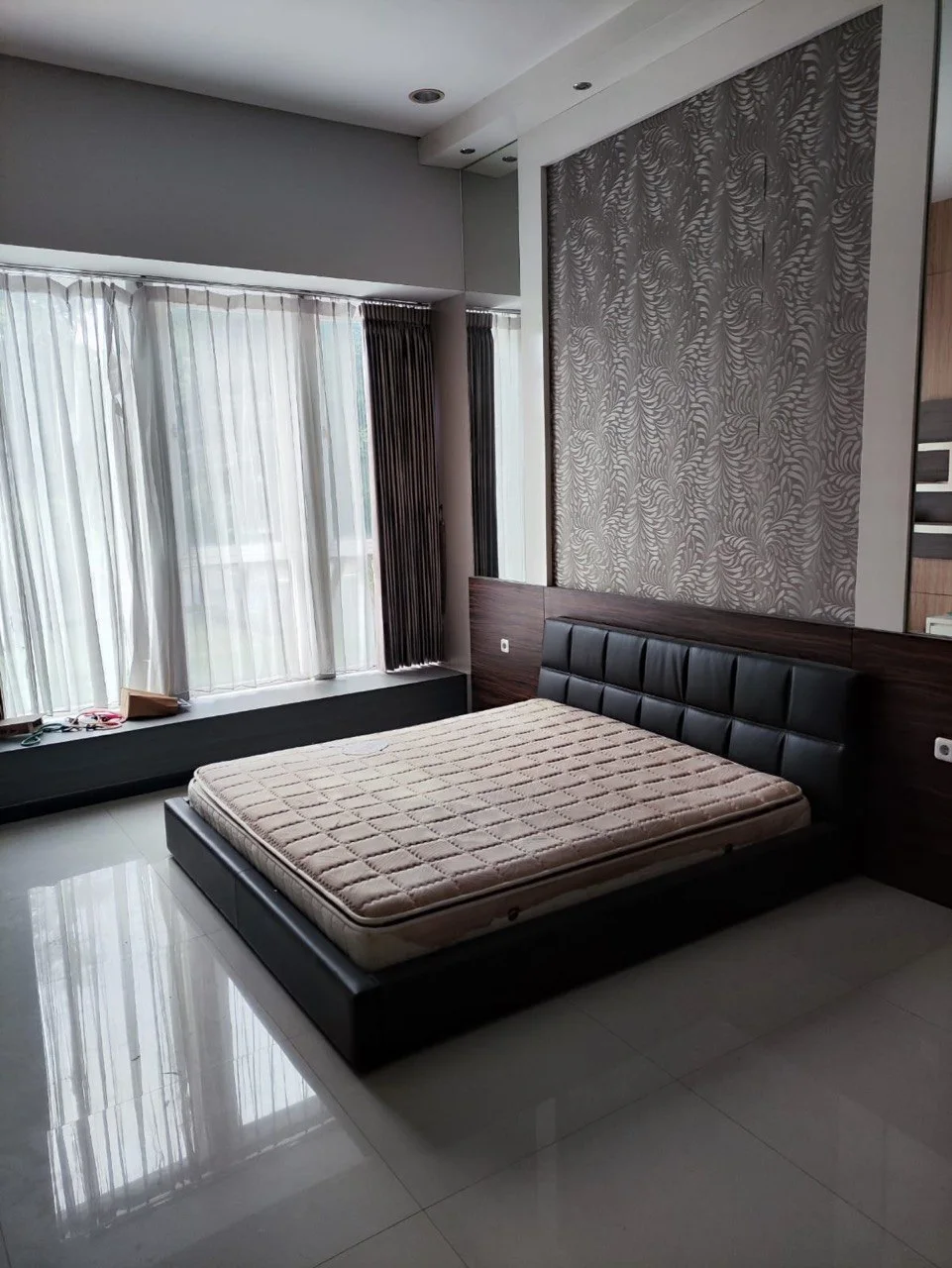 Disewakan Rumah Design Modern Minimalis Full Furnish Taman Puspa Raya Citraland Surabaya Barat - Thumbnail 7