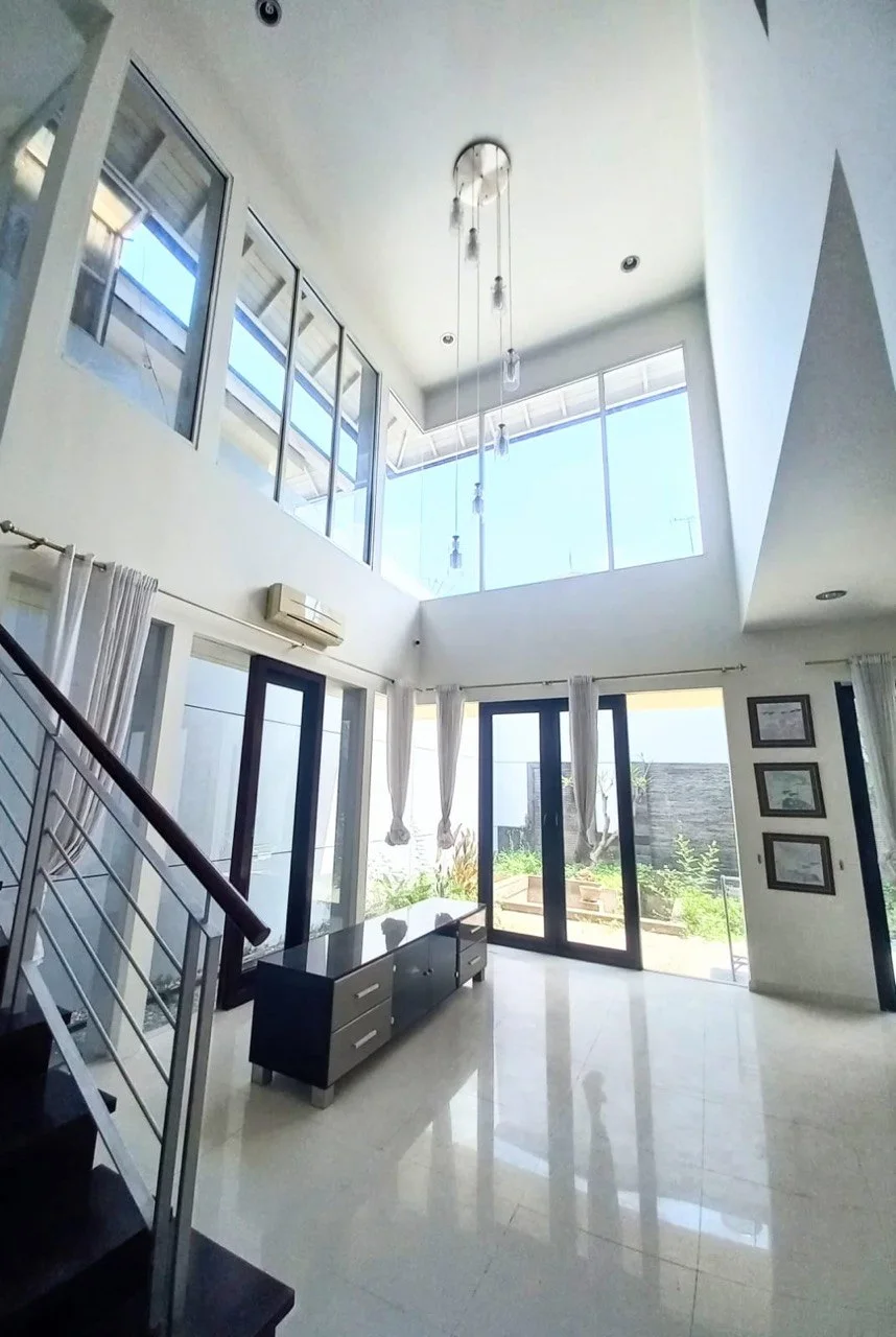 Dijual Rumah Mewah Kawasan Premium Diamond Hill Citraland Surabaya Barat - Image 1