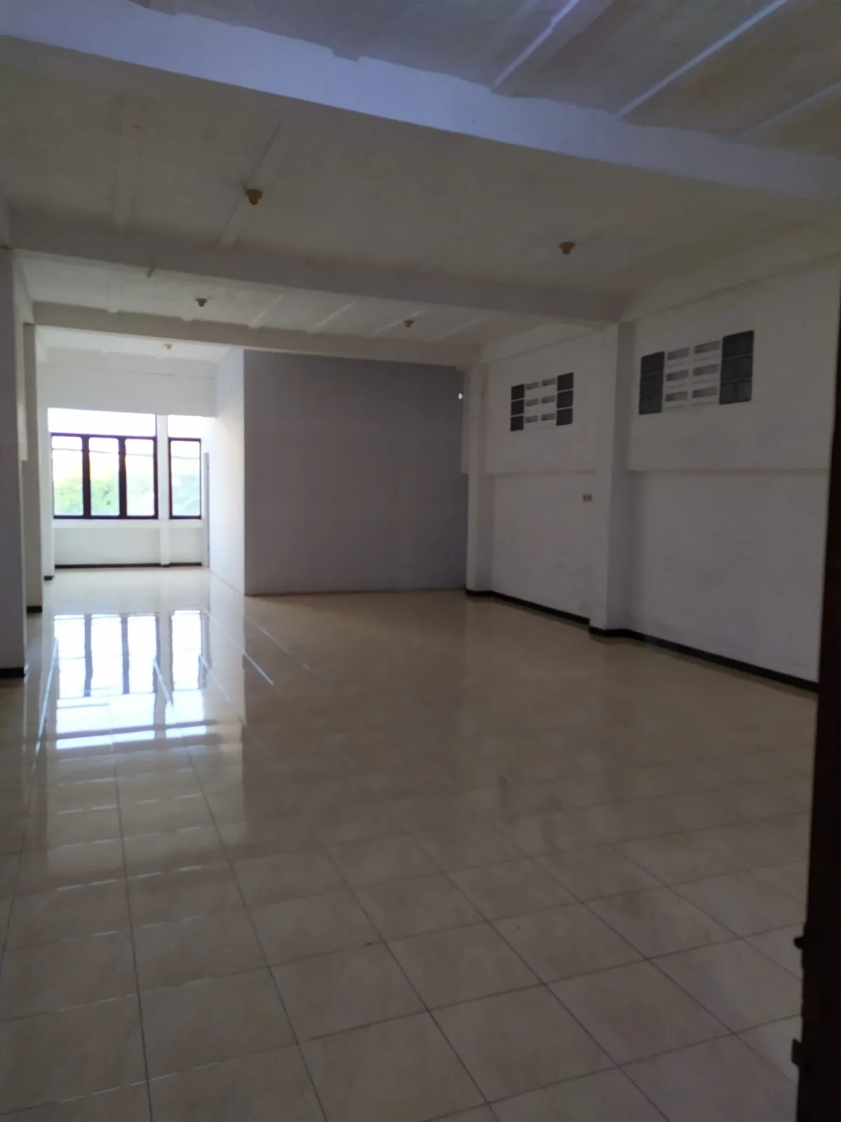 Ruko 3,5 Lantai Strategis Disewakan Murah di Kedungdoro Surabaya Pusat - Thumbnail 2