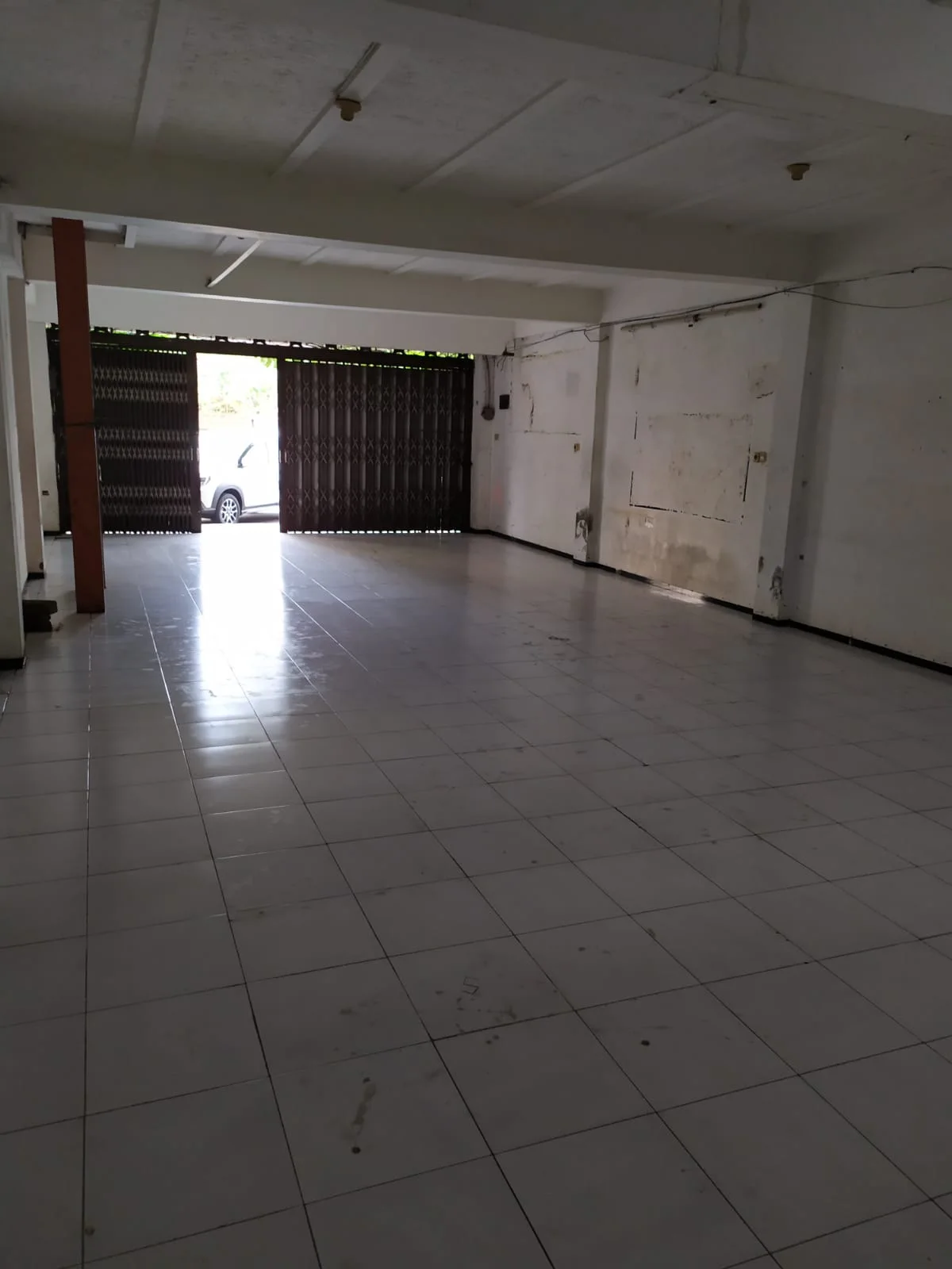 Ruko 3,5 Lantai Strategis Pusat Kota Disewakan Murah di Raya Kedungdoro Surabaya Pusat - Thumbnail 4