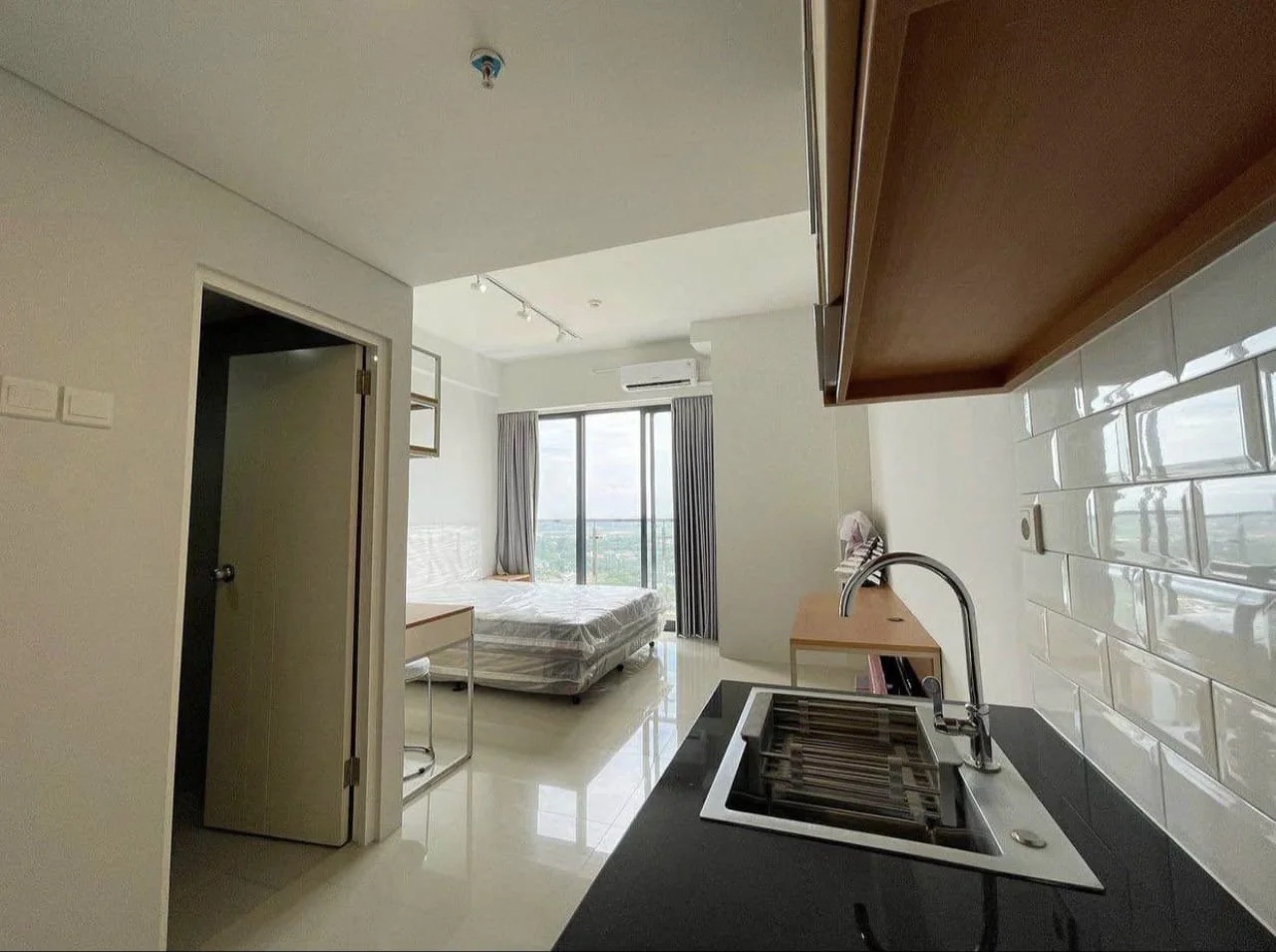 Disewakan Apartemen Type Studio Furnish Murah di Denver Citraland Surabaya Barat - Thumbnail 3