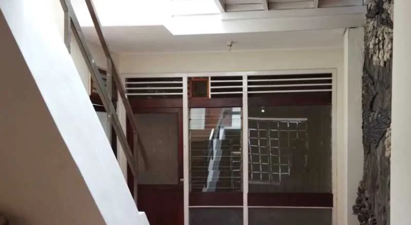 Disewakan Rumah 1,5 Lantai Dekat RSI Jemursari di Jemur Andayani, Wonocolo, Surabaya Selatan - Thumbnail 7