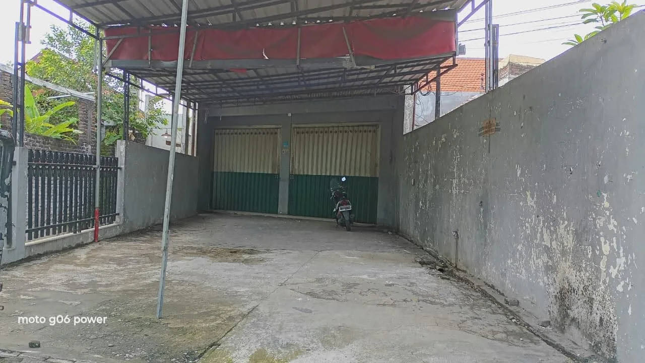 Disewakan Ruko 2 Lantai Lokasi Strategis di Jl. Tambang Boyo, Surabaya Timur - Image 1