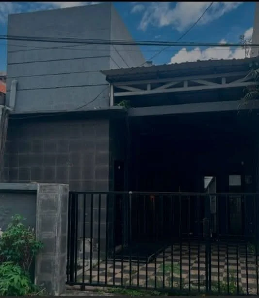 Dijual Murah Rumah Strategis di Kencana Sari Timur Surabaya Barat