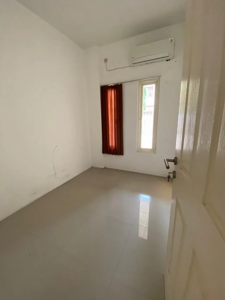 Dijual Rumah Semi Furnished Dekat UK Petra & Raya A. Yani di Kutisari, Tenggilis Mejoyo, Surabaya Selatan - Thumbnail 2