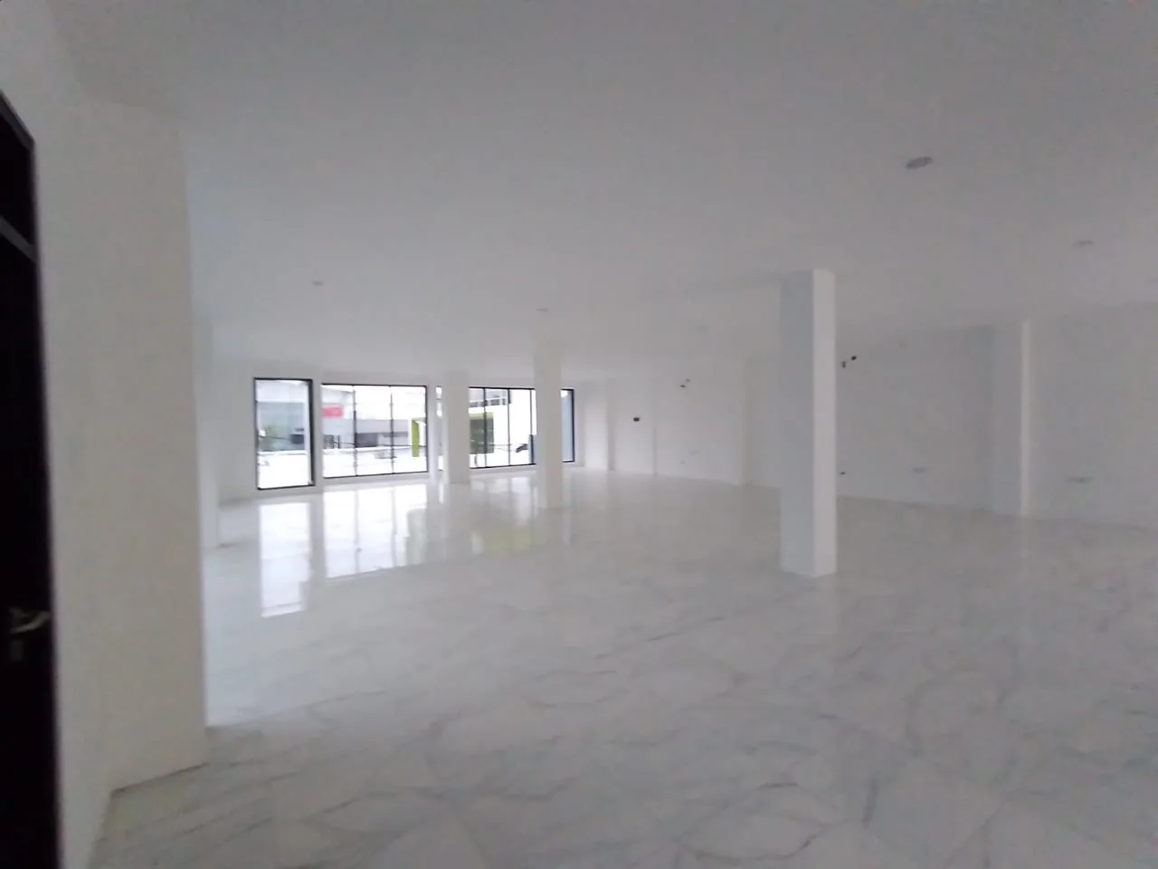 Disewakan Ruko 3 Lantai Los Tanpa Sekat Jalan Raya Ramai di Nol Raya Kenjeran Surabaya Timur - Thumbnail 2