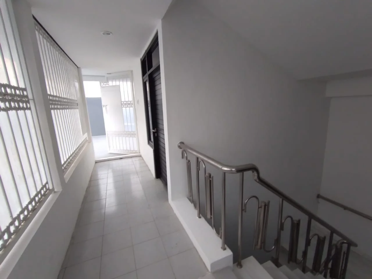 Disewakan Ruko 3 Lantai Los Tanpa Sekat Jalan Raya Ramai di Nol Raya Kenjeran Surabaya Timur - Thumbnail 3