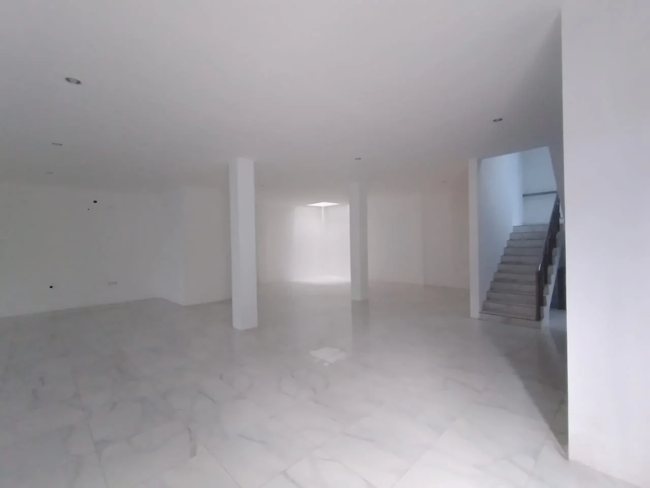 Disewakan Ruko 3 Lantai Los Tanpa Sekat Jalan Raya Ramai di Nol Raya Kenjeran Surabaya Timur - Thumbnail 7