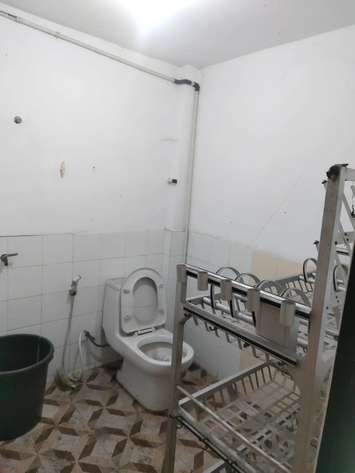 Disewakan Ruko 4 Lantai Besar & Fleksibel Halaman Luas di Raya Kenjeran Surabaya Timur - Thumbnail 4