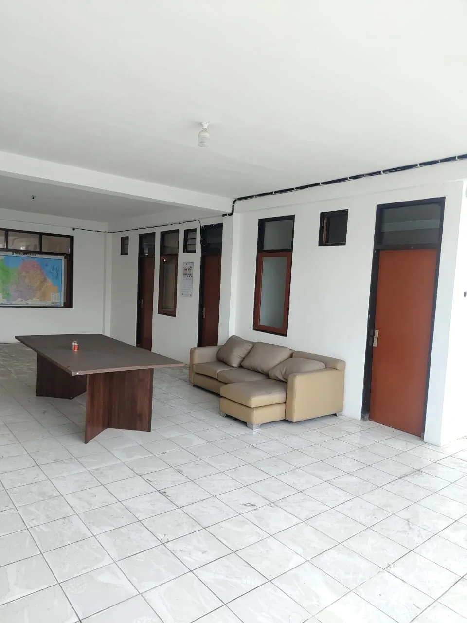 Disewakan Ruko 4 Lantai Besar & Fleksibel Halaman Luas di Raya Kenjeran Surabaya Timur - Thumbnail 8